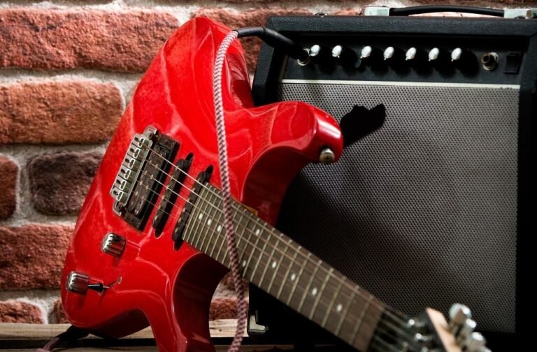 does electric guitar need amp